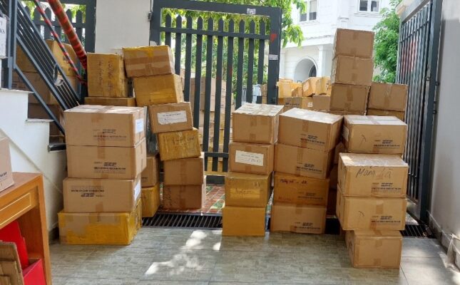 Sắp xếp đồ đạc và ghi chú mỗi loại rõ ràng