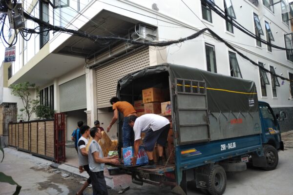 Bảng giá thuê xe tải chuyển nhà trọn gói tại Hà Nội – Mới nhất 2025