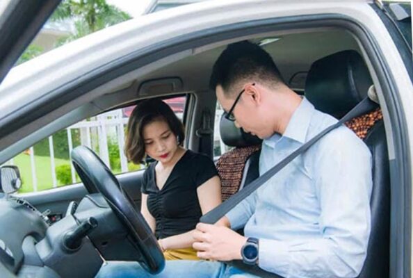 Thời Đại Mới cho thuê xe 5 chỗ có lái xe phục vụ nhu cầu đi lại của khách hàng