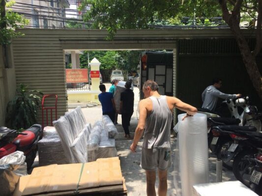 Sinh viên, người đi làm có nên thuê dịch vụ chuyển nhà không?